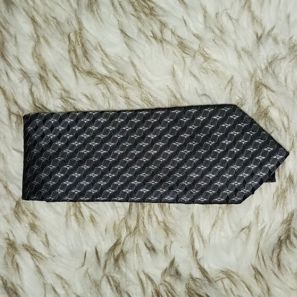 Ryan Seacrest tie - Picture 1 of 6
